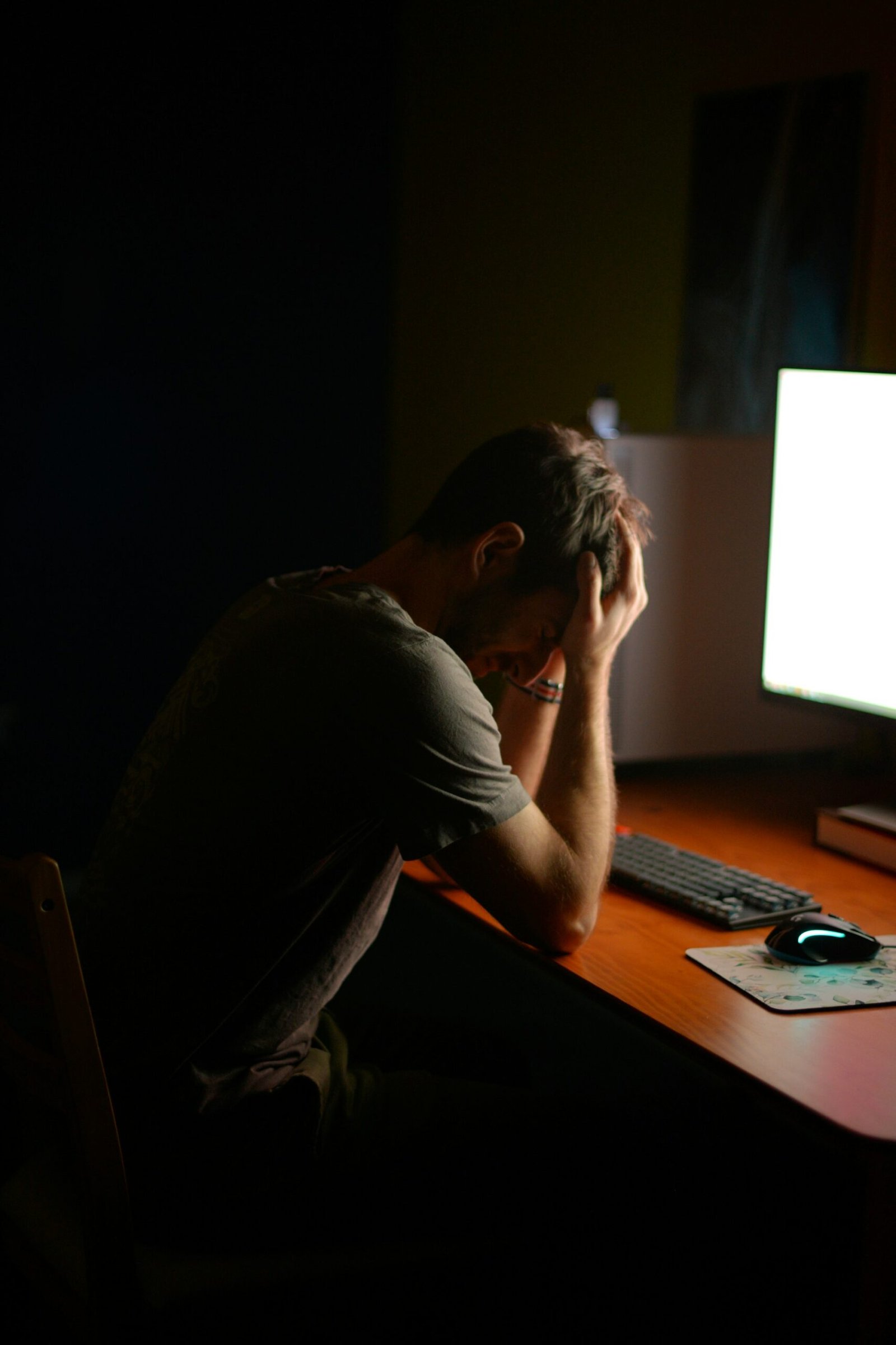 Mengatasi Burnout Karyawan: Strategi HR Sebelum Talent Terbaik Anda Pergi