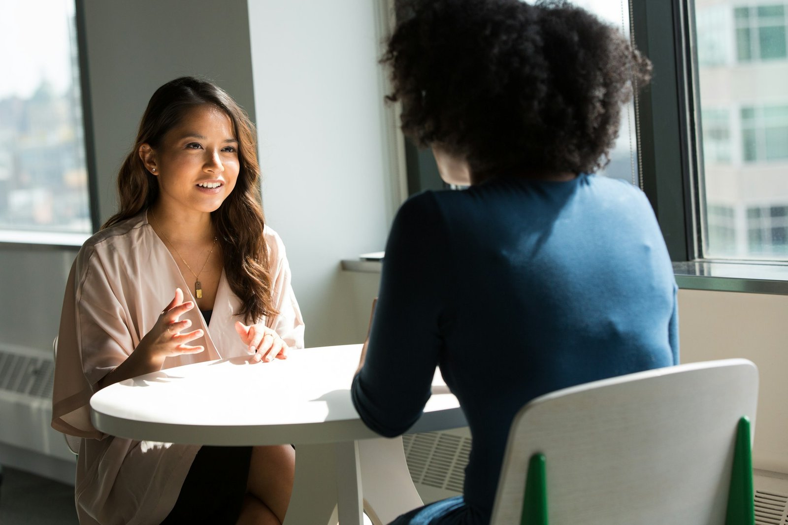 Exit Interview: Cara Mengubah Kepergian Karyawan Menjadi Aset Strategis HR